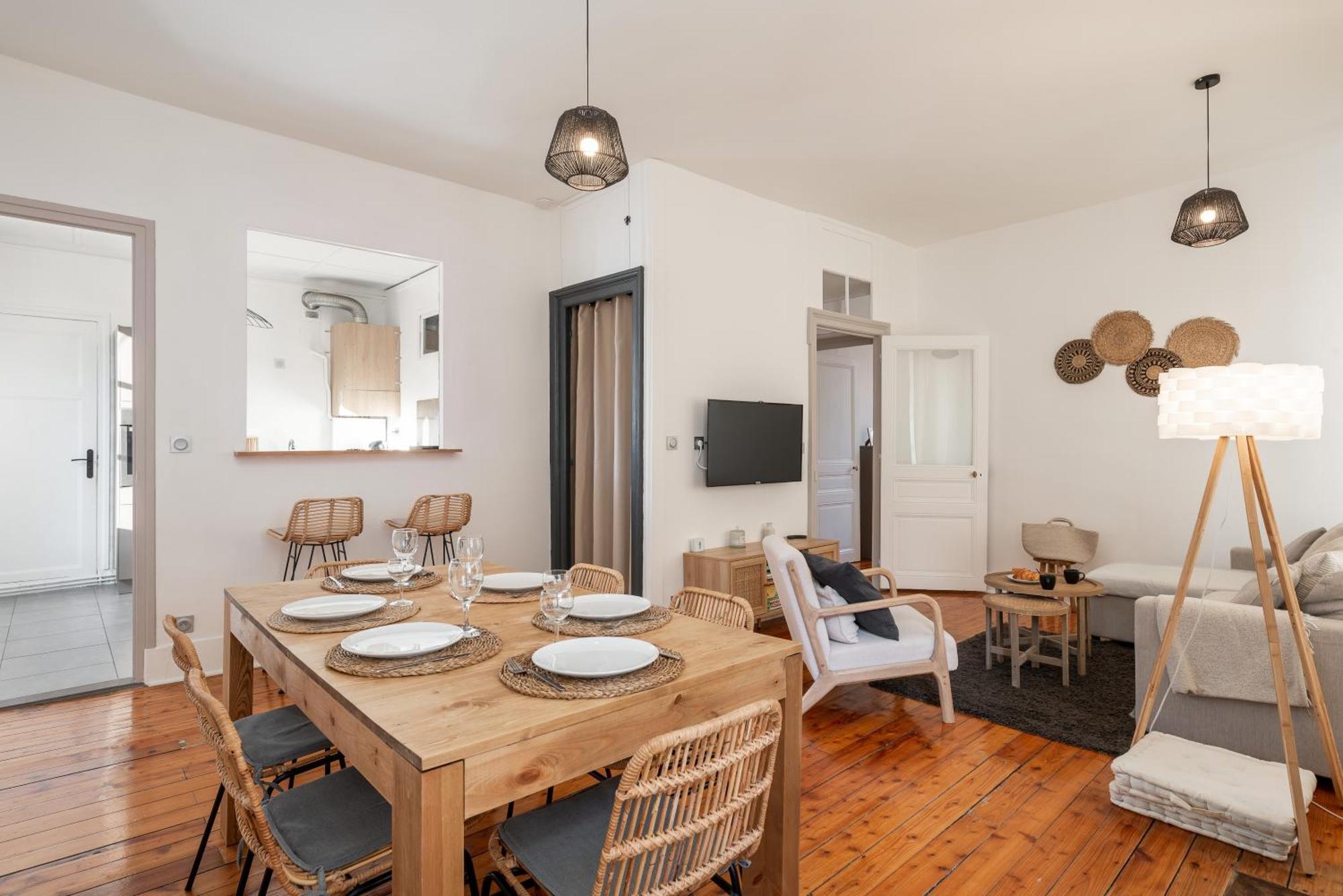 Appartement Spacieux Et Chaleureux Coeur De Ville Chambéry Exteriér fotografie