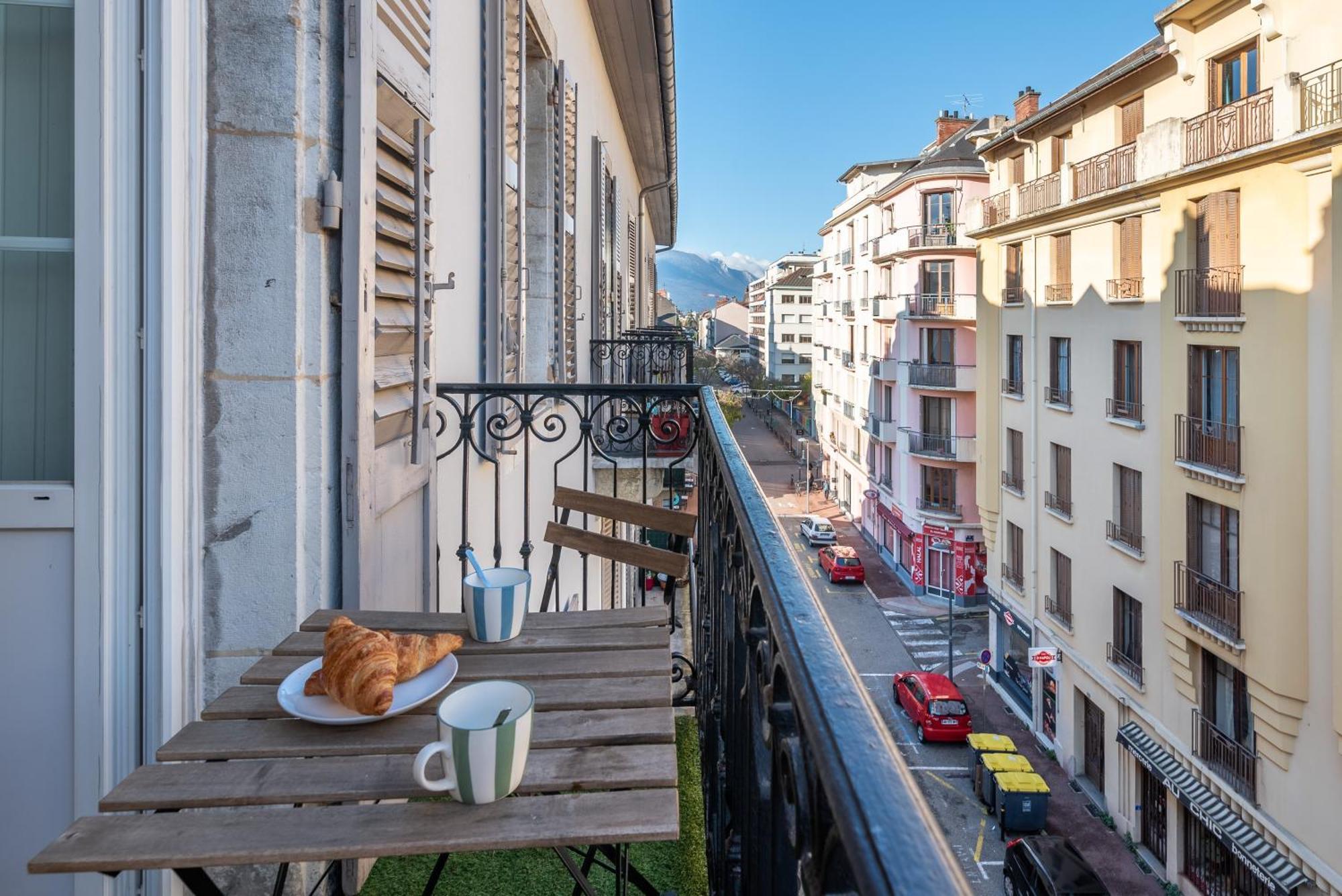 Appartement Spacieux Et Chaleureux Coeur De Ville Chambéry Exteriér fotografie