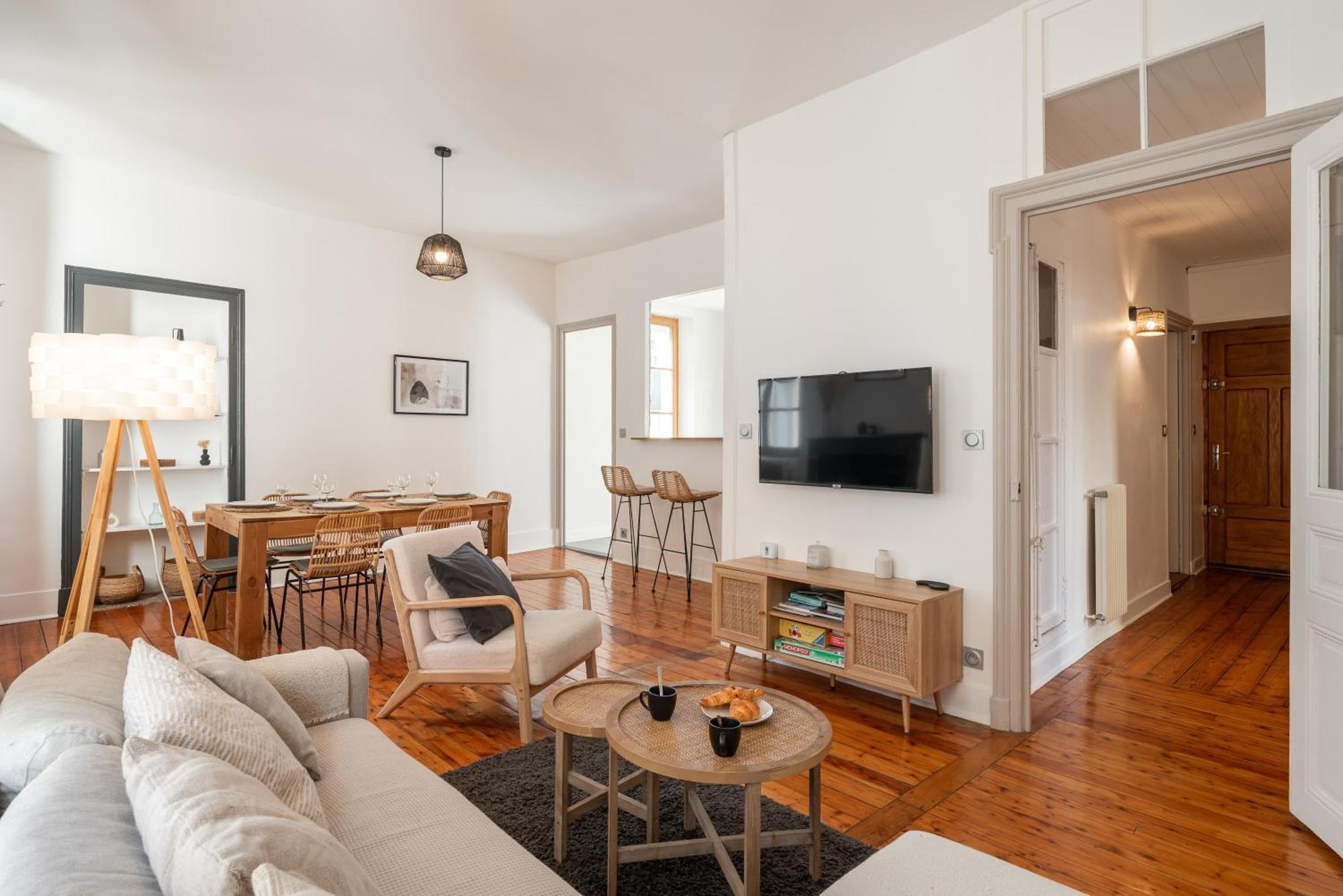 Appartement Spacieux Et Chaleureux Coeur De Ville Chambéry Exteriér fotografie