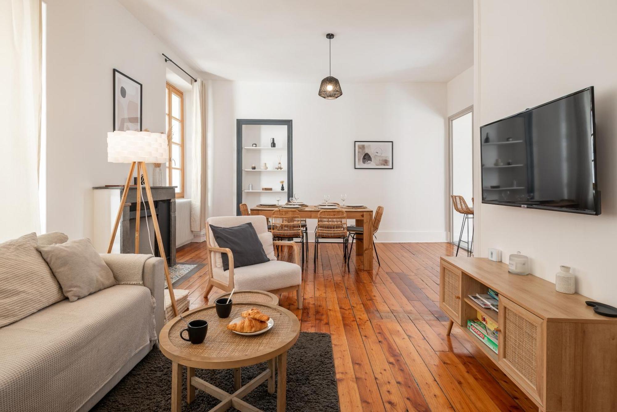 Appartement Spacieux Et Chaleureux Coeur De Ville Chambéry Exteriér fotografie