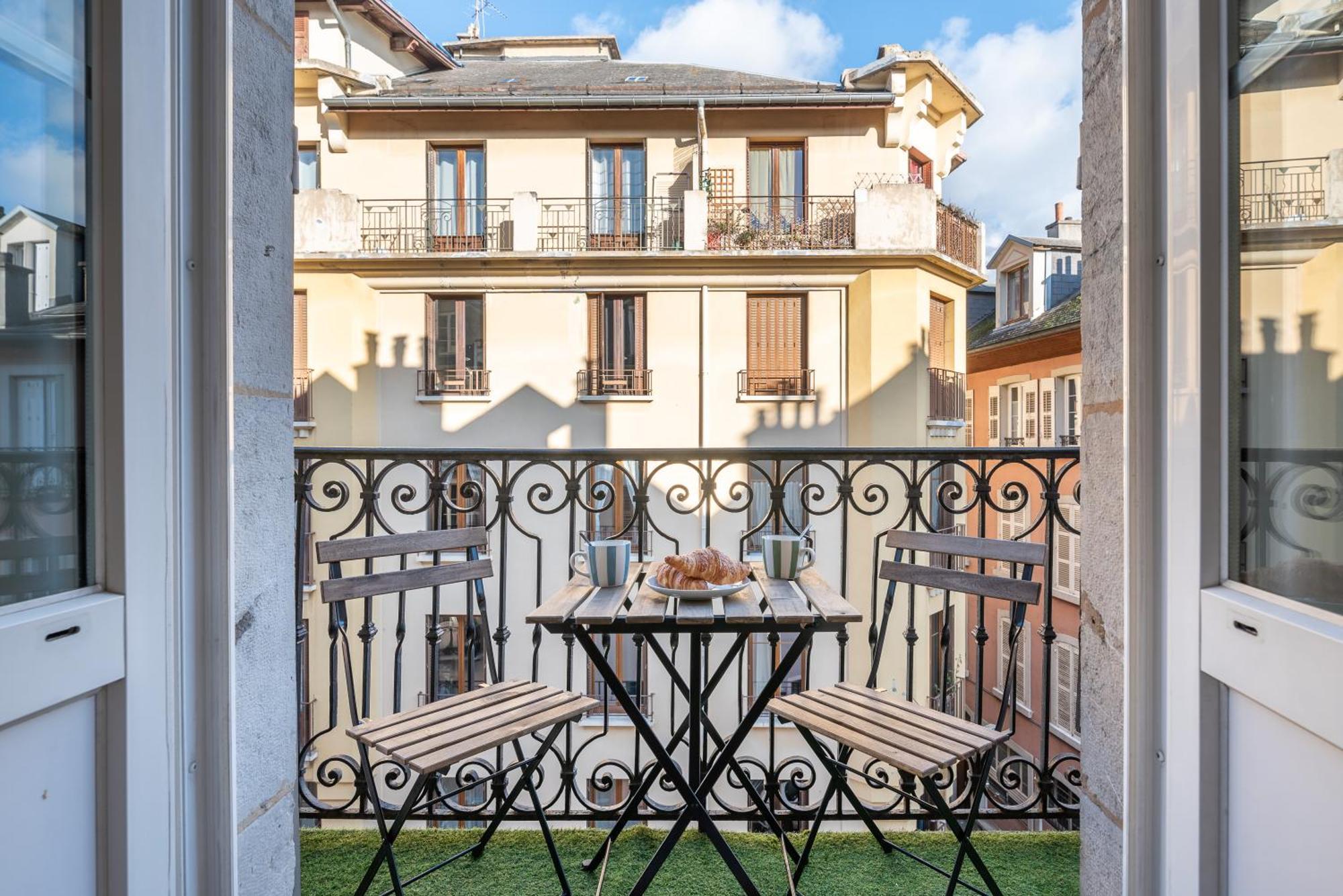 Appartement Spacieux Et Chaleureux Coeur De Ville Chambéry Exteriér fotografie